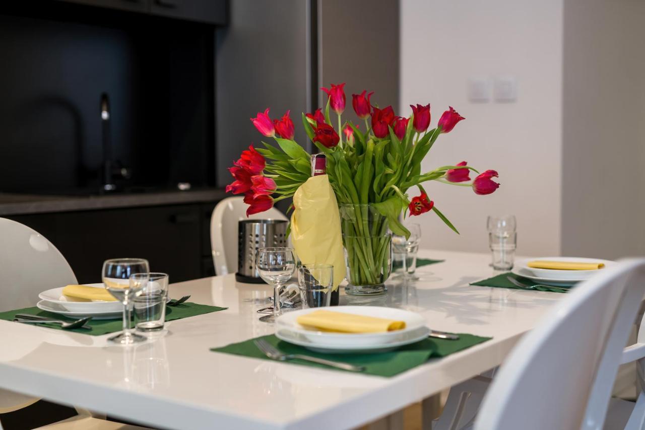 Apartment Poznan Mtp Chelmonskiego By Noclegi Renters Luaran gambar